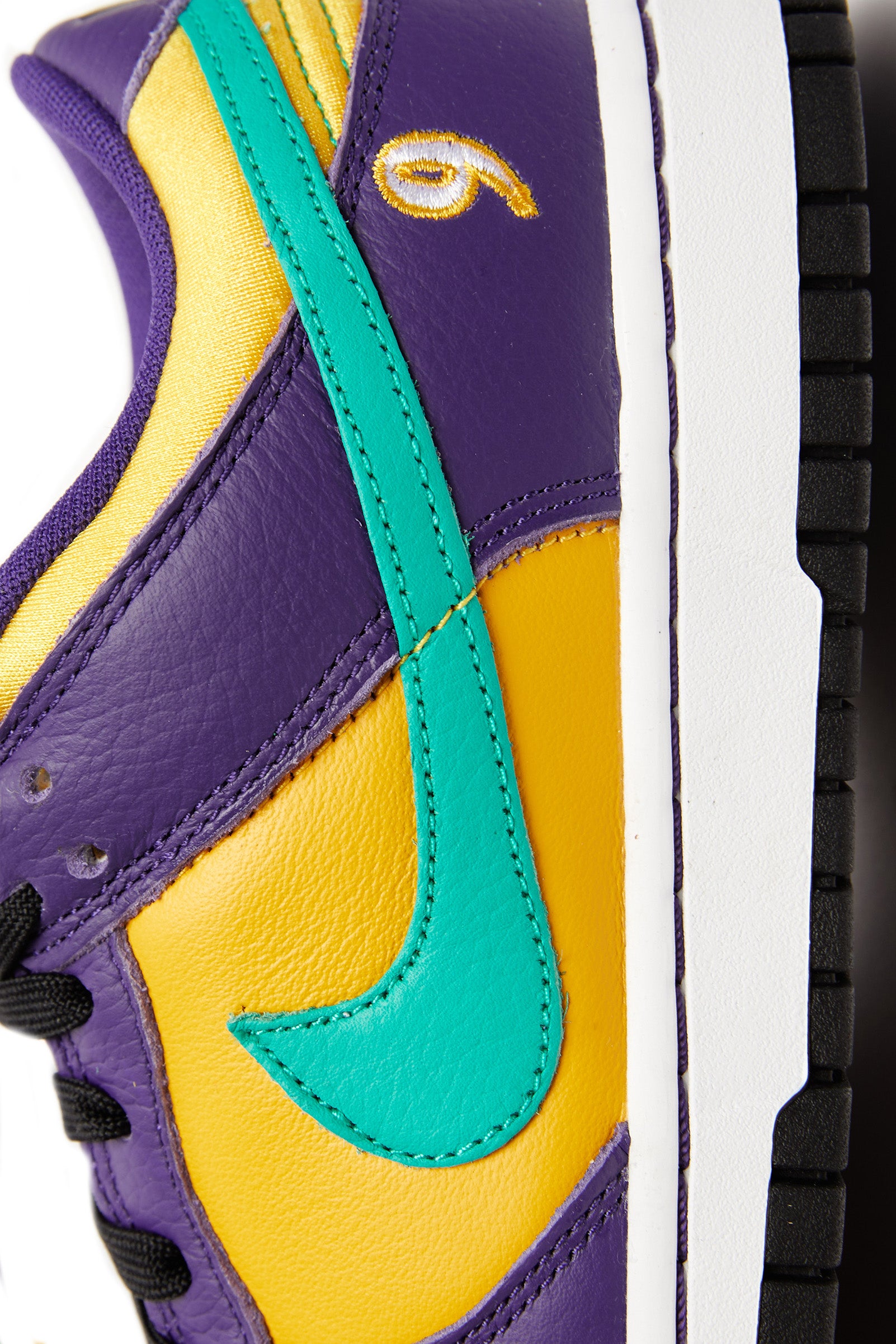 Nike x Lisa Leslie Womens Dunk Low Shoes - ROOTED