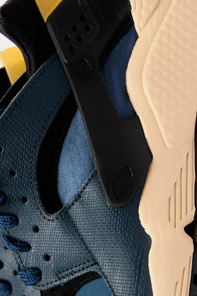 Nike Mens Air Huarache Premium Shoes - ROOTED